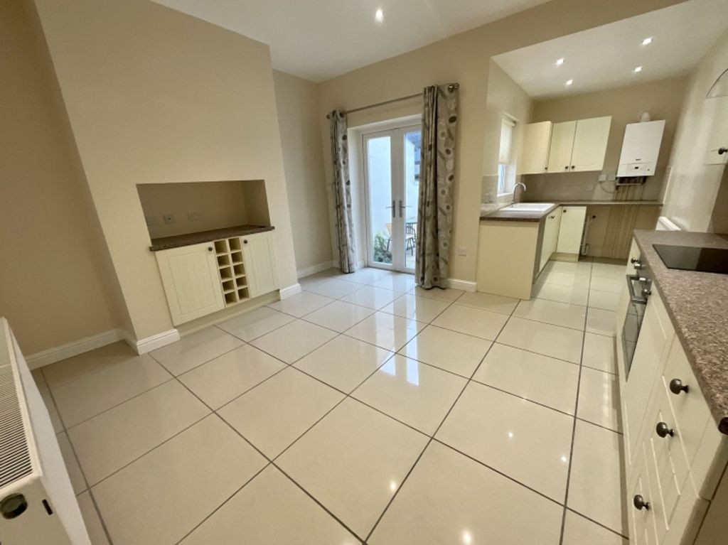 Property photo 1 of 13 99B8B309-Dfcc-4D29-B1B0-1D5C180Cf9Cb