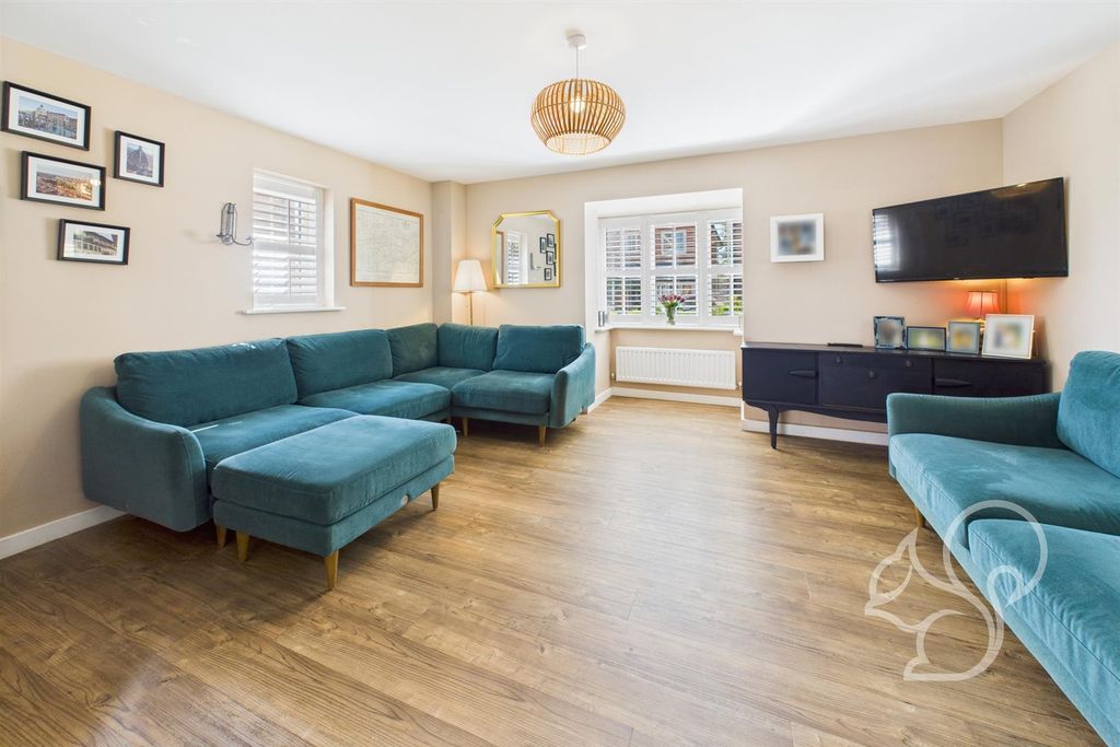 Property photo 2 of 19 Lounge