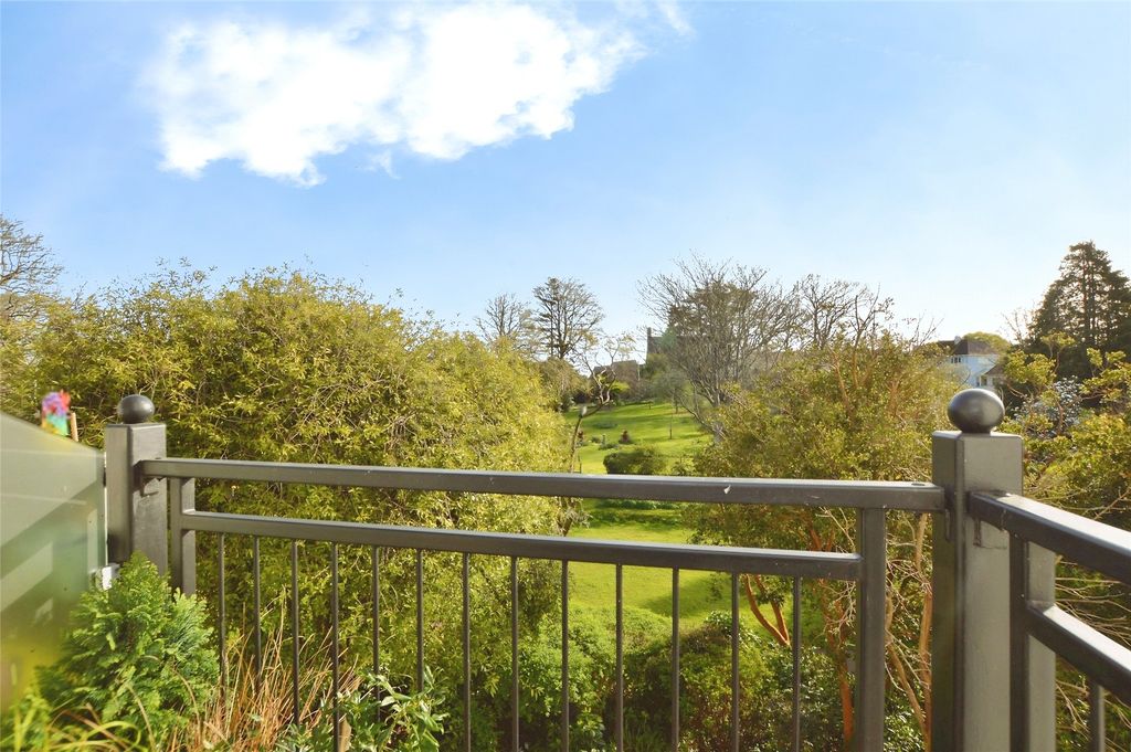 Property photo 2 of 11 Picture No. 24