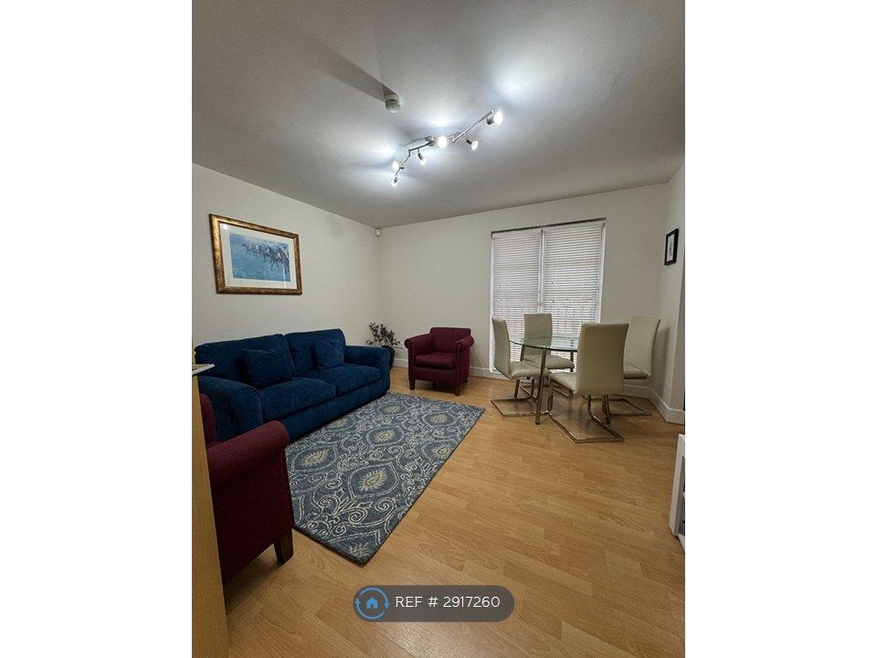 Property photo 2 of 8 Living/Dining Room (2/2)