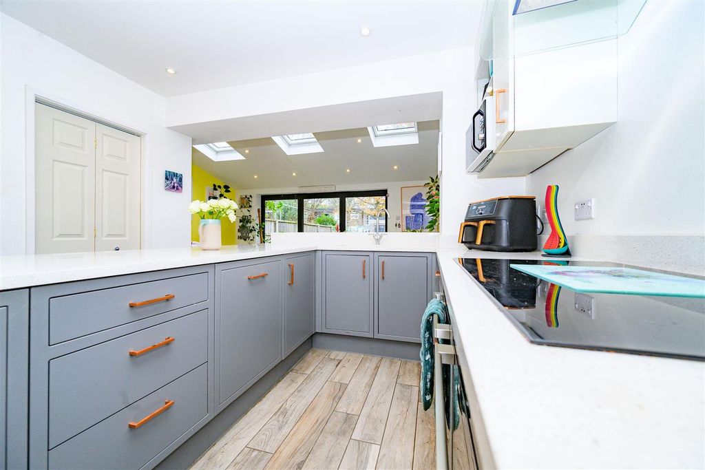 Property photo 3 of 15 Kitchen