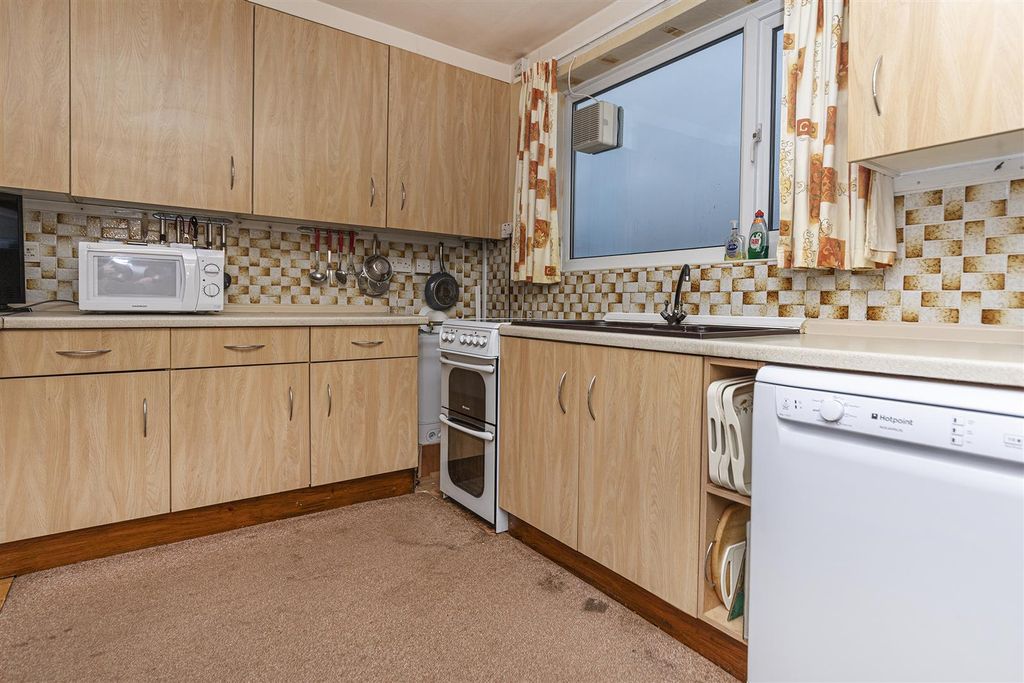 Property photo 3 of 29 Kitchen