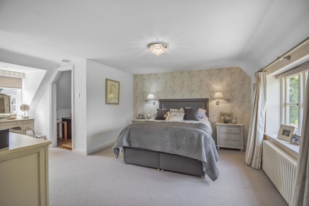 Property photo 3 of 29