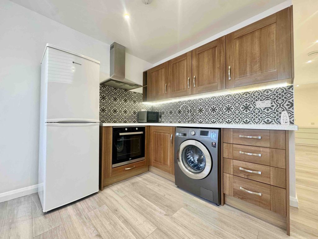 Property photo 3 of 8 Gallery