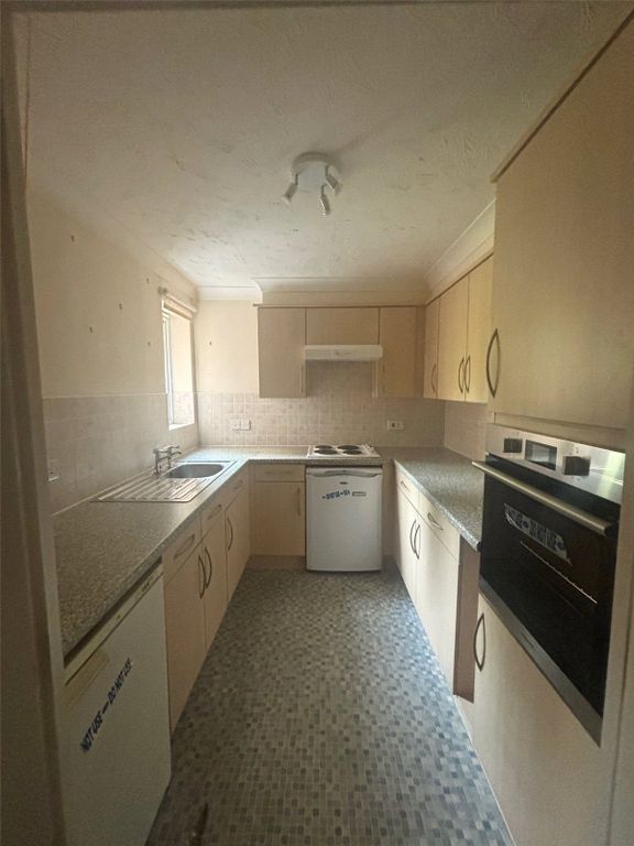 Property photo 3 of 13 Kitchen