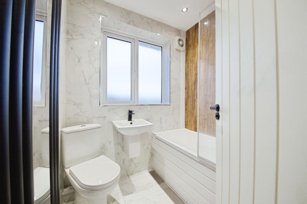 Property photo 2 of 17 Photo