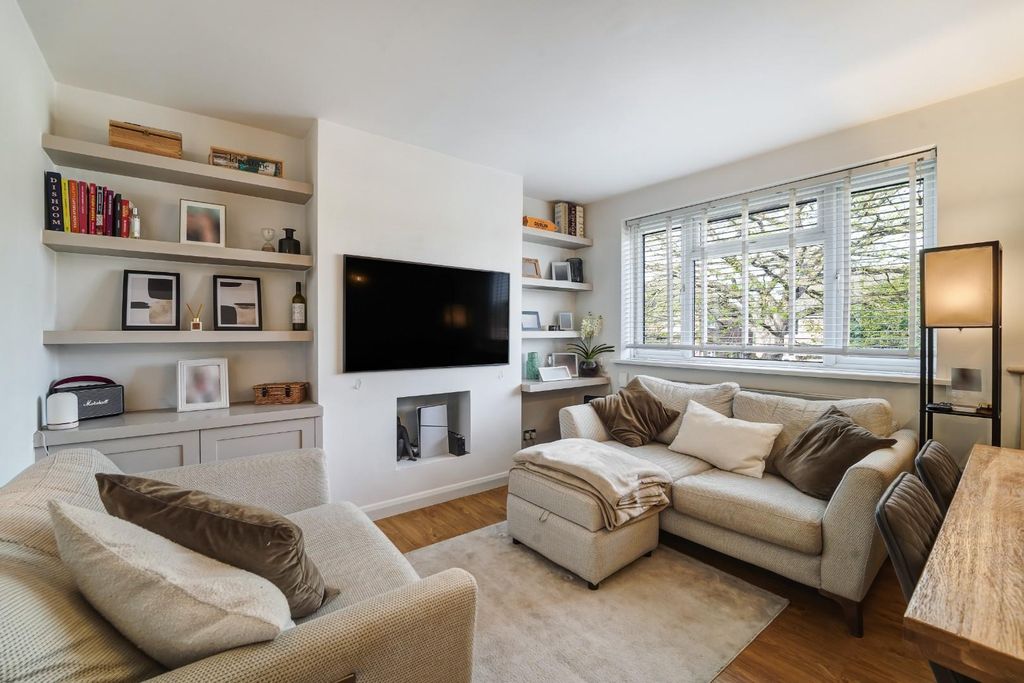 Property photo 3 of 14 Ardossan Gardens