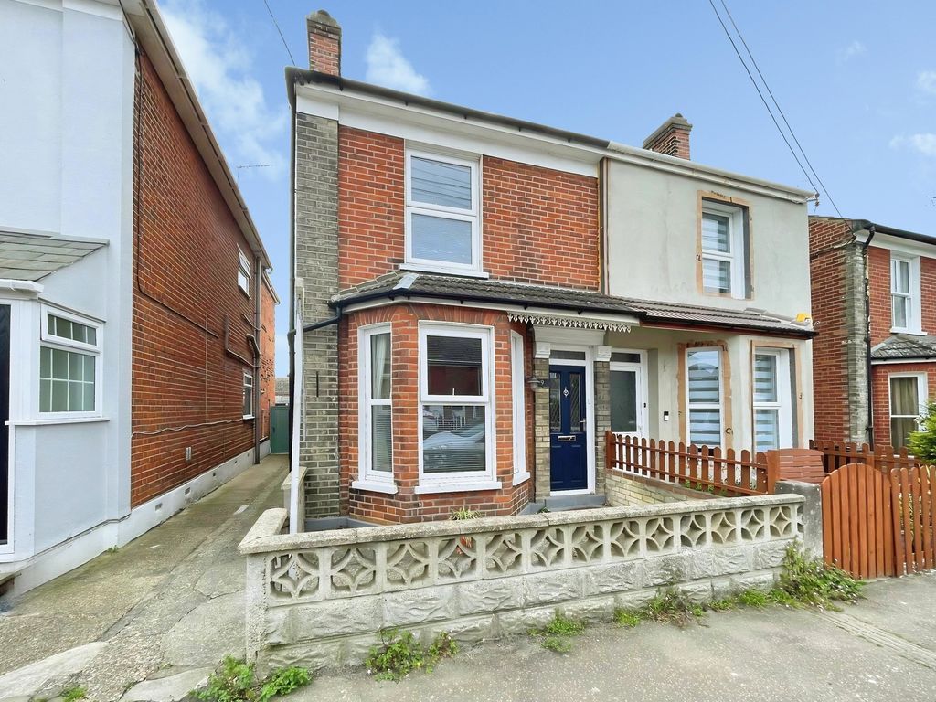 Property photo 1 of 12 Silcott Street