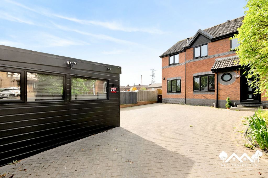 Property photo 2 of 43
