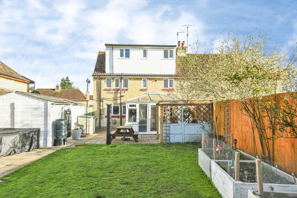 Property photo 2 of 20