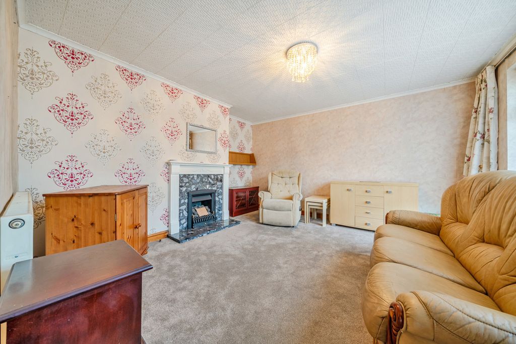 Property photo 2 of 17 1536652-12-6Ad094...