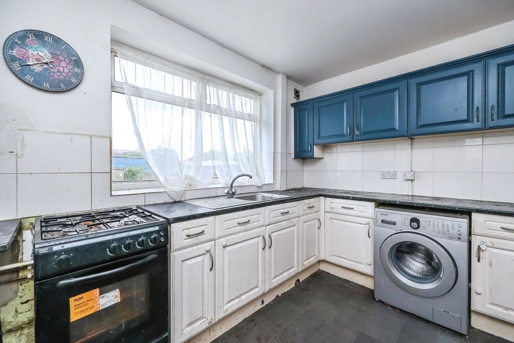 Property photo 2 of 16 Kitchen