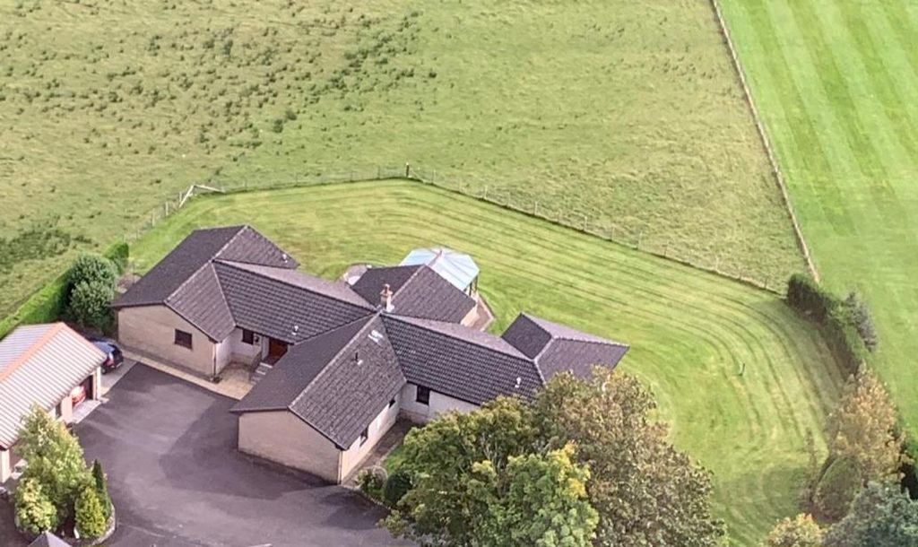 Property photo 3 of 32