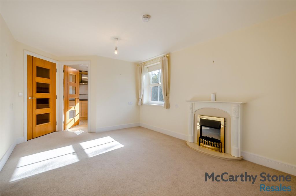 Property photo 3 of 29 8683082-Interior04.Jpg