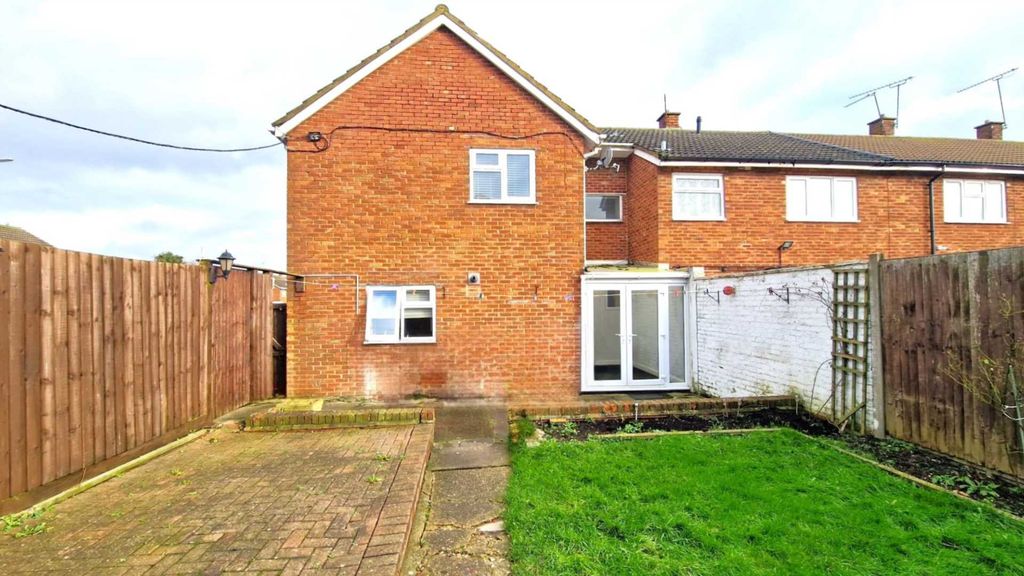Additional image 16 of 4 bed semi-detached house to rentTithe Farm Road, Dunstable LU5