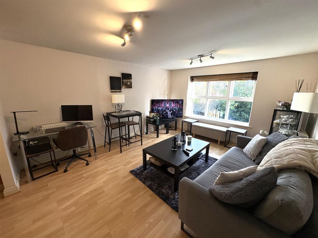 Property photo 2 of 10