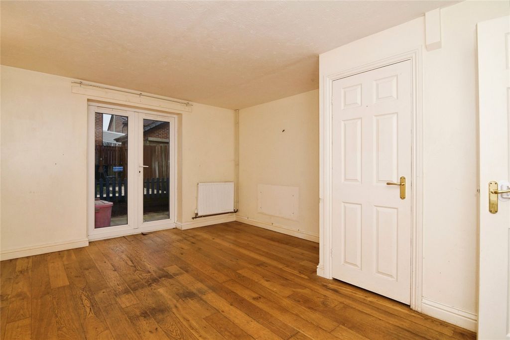 Property photo 3 of 10 Living Room