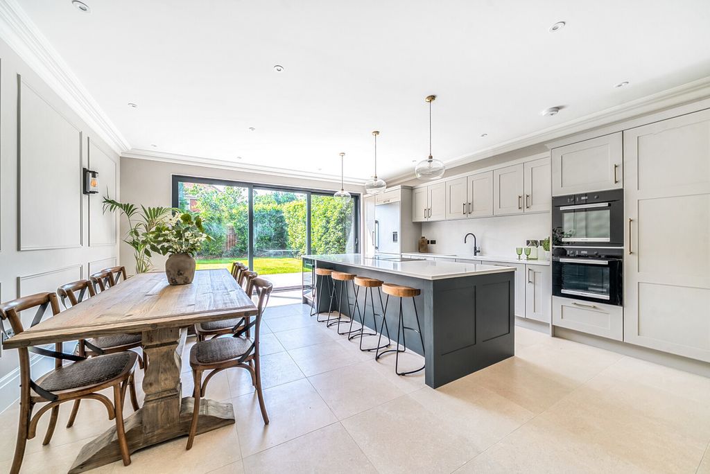 Property photo 1 of 17 1311448-49-685050...