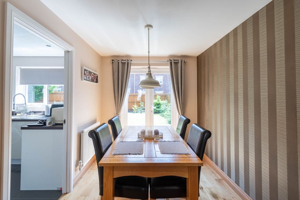 Property photo 3 of 16 Photo 9