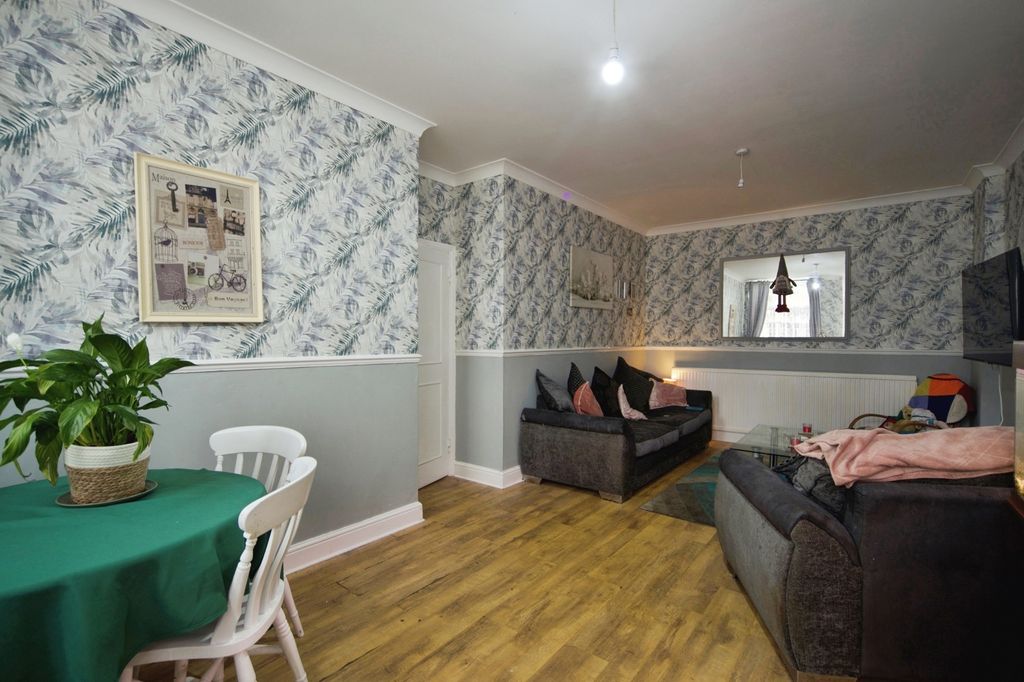 Property photo 3 of 25 Pbox-Img.Jpg