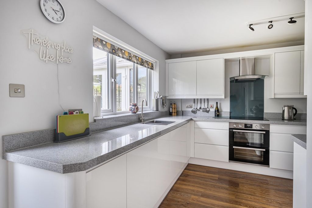 Property photo 3 of 28 1370665-17-68F110...