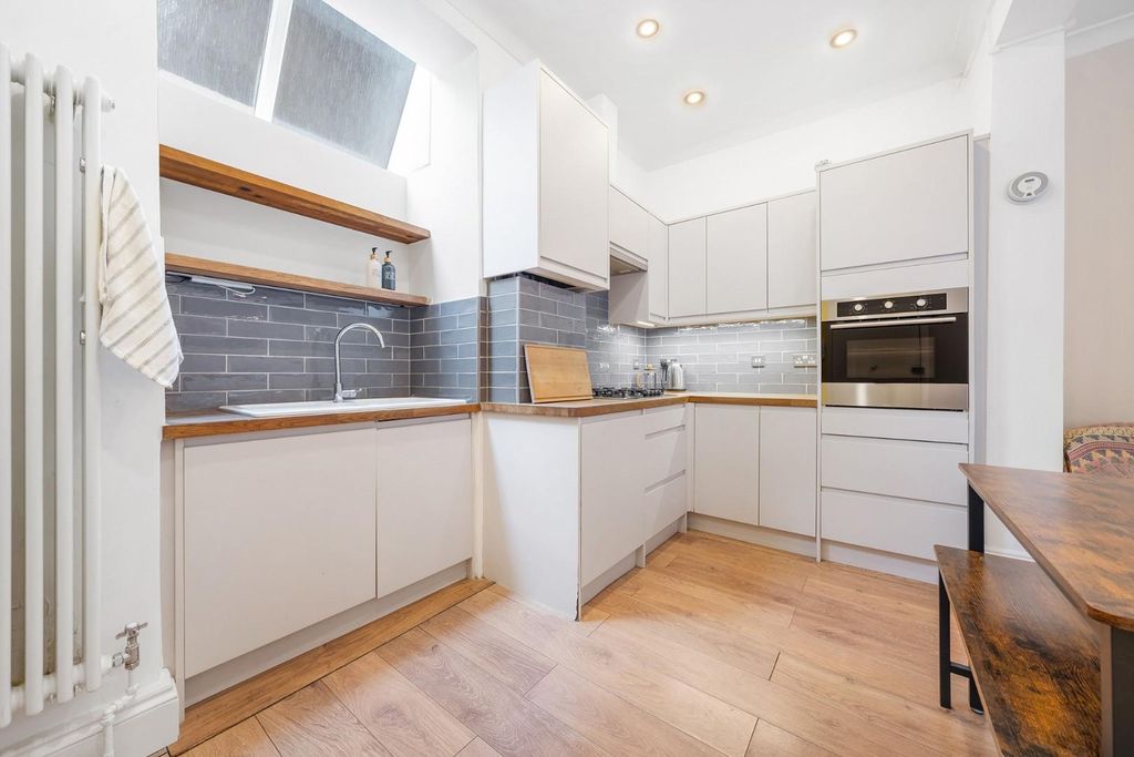 Property photo 2 of 12 Kitchen (2).Jpg