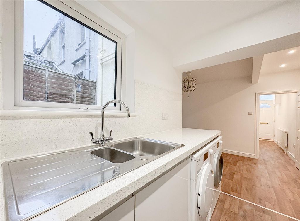 Property photo 3 of 14 Kitchen