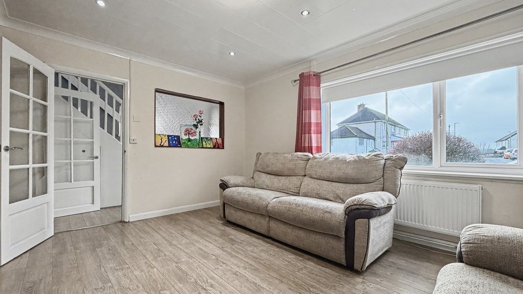 Property photo 1 of 15 Bright, Modern Living Room With Large Window, Comf...