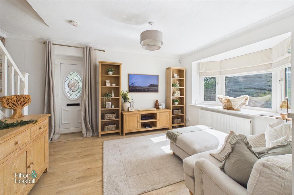 Property photo 3 of 13 Longton Road