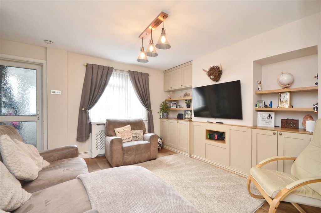 Property photo 3 of 16 Sitting Room