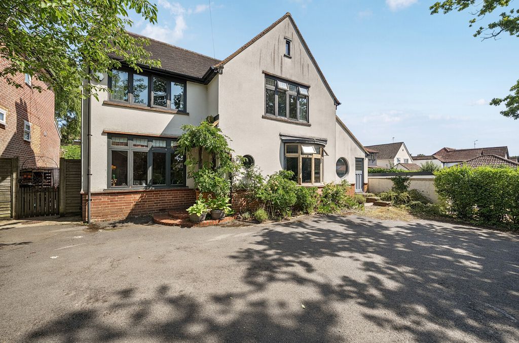 Property photo 1 of 20 1330632-1-689339B...