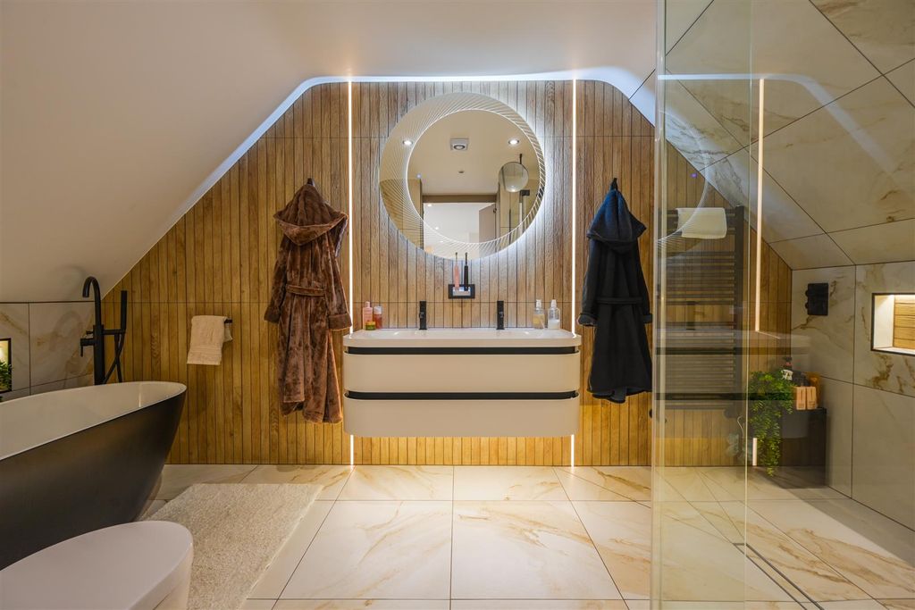 Property photo 2 of 52 Westminster Drive, Church Gresley (45).Jpg