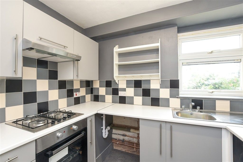 Property photo 3 of 11 Kitchen