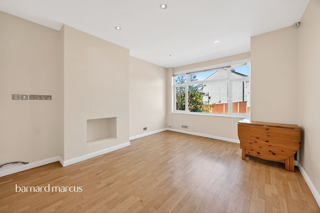 Property photo 2 of 22
