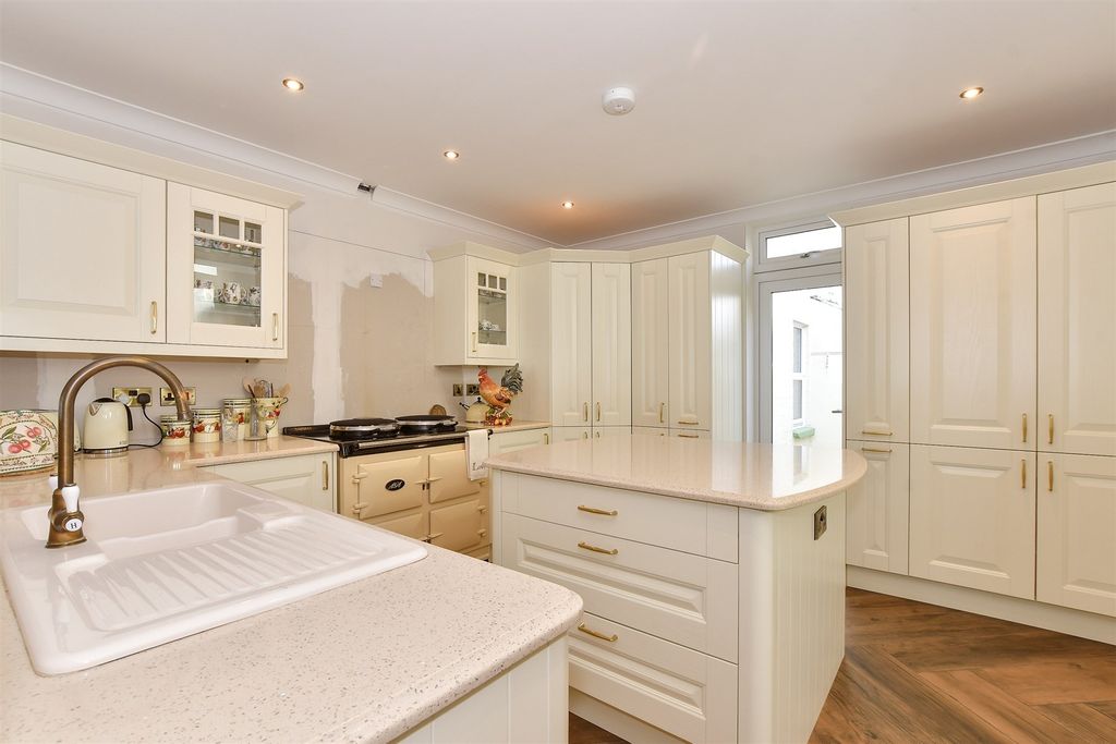 Property photo 1 of 21 Kitchen