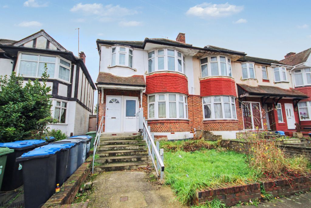 Property photo 1 of 9 Heather Park Drive, Wembley, Middlesex Ha0