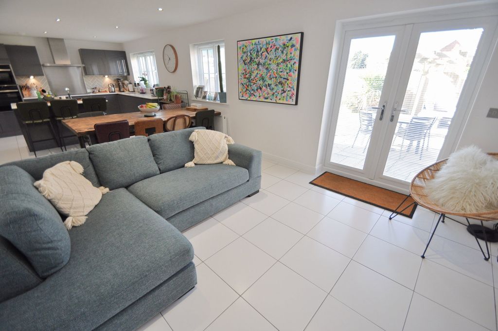 Property photo 2 of 48