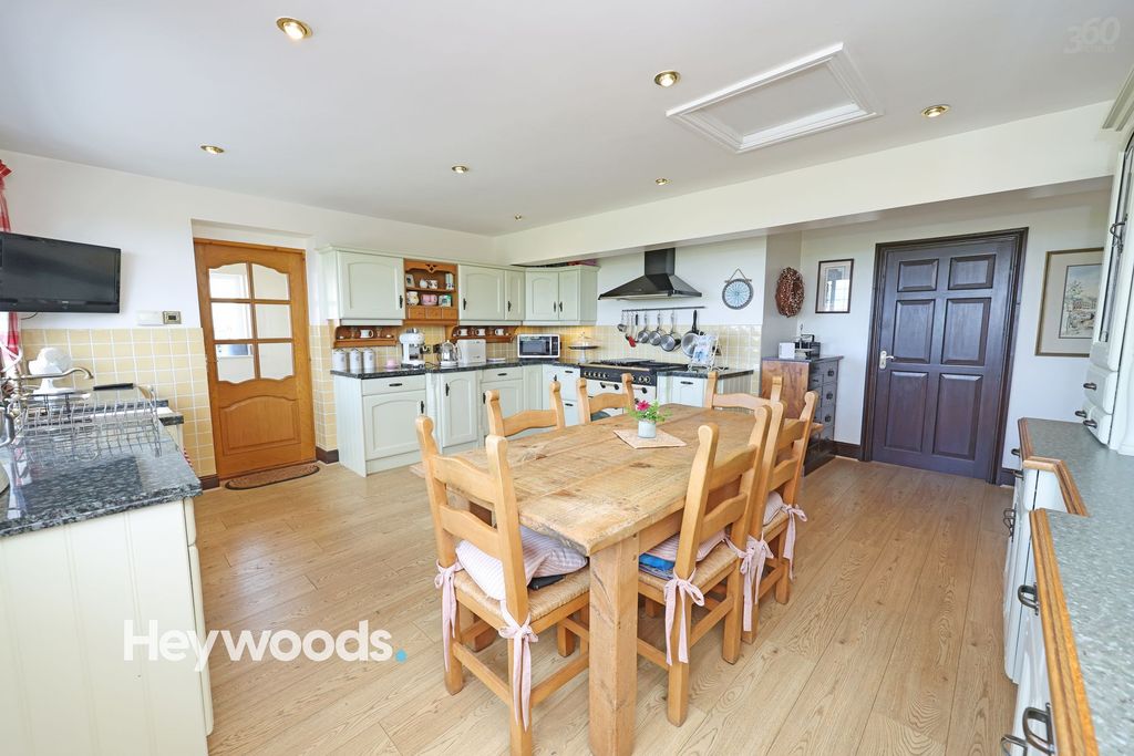 Property photo 2 of 73