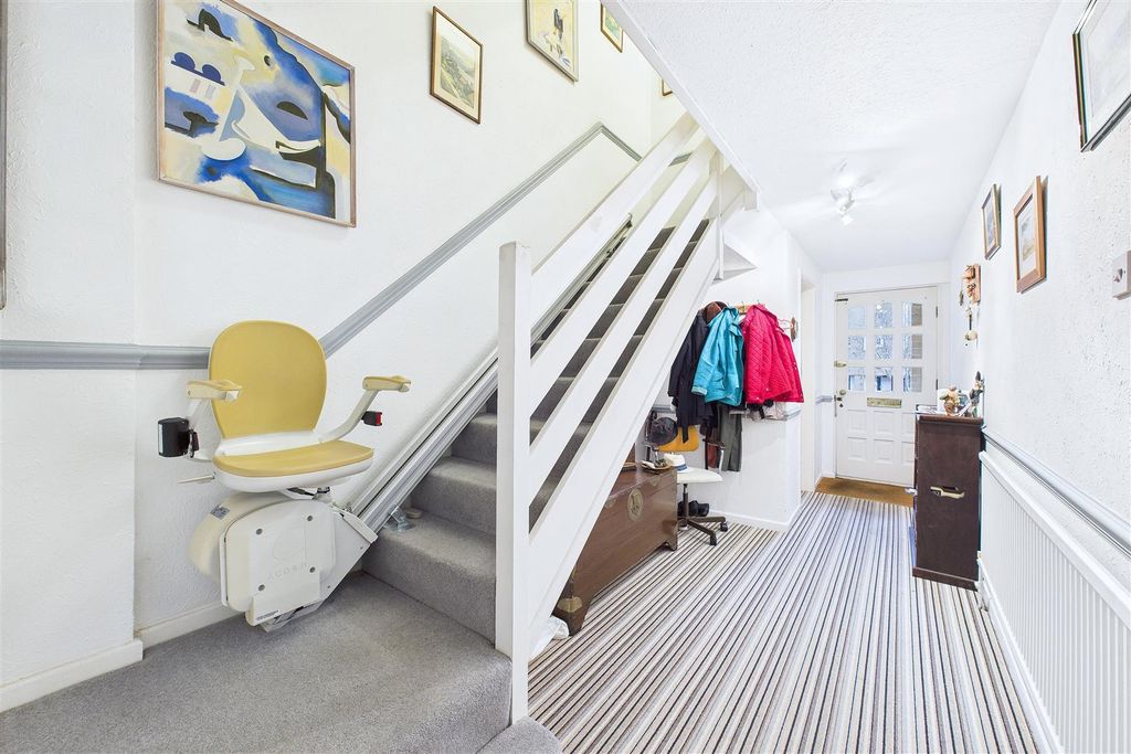 Property photo 2 of 20