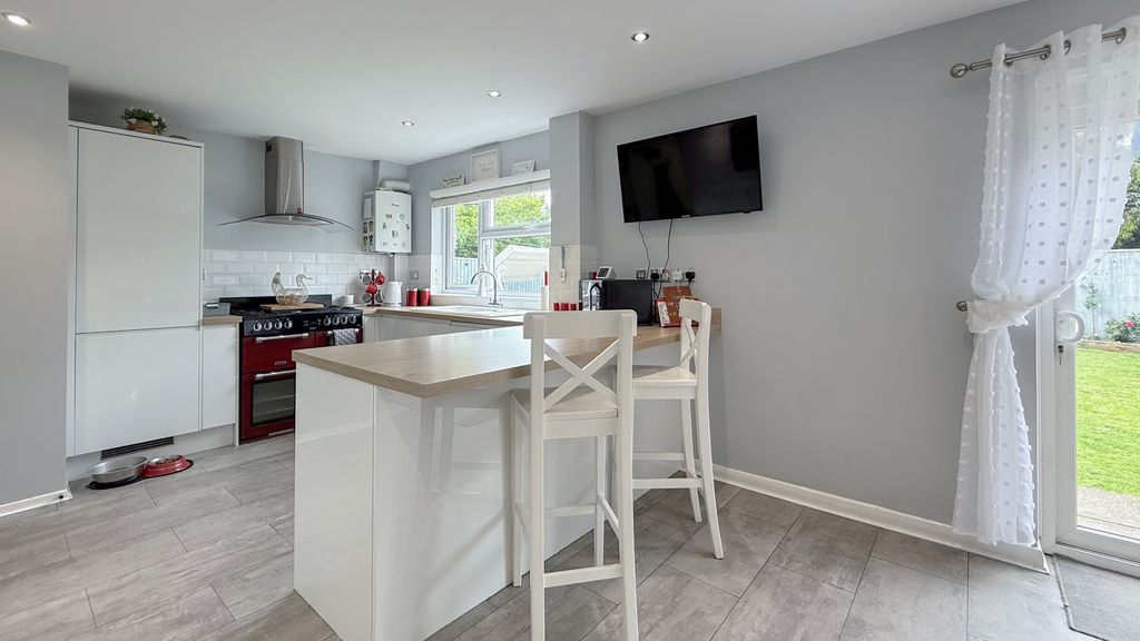 Property photo 3 of 15 Kitchen/Dining Room
