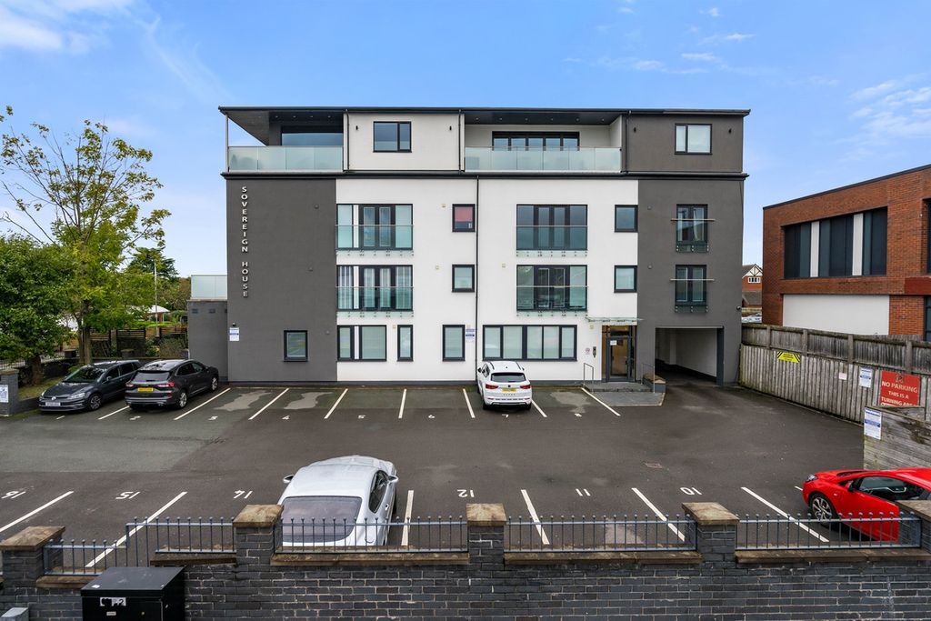 Property photo 1 of 12