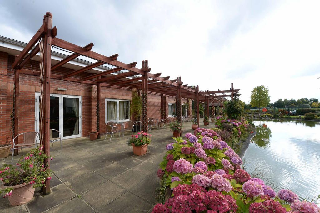 Property photo 2 of 9 Communal Gardens