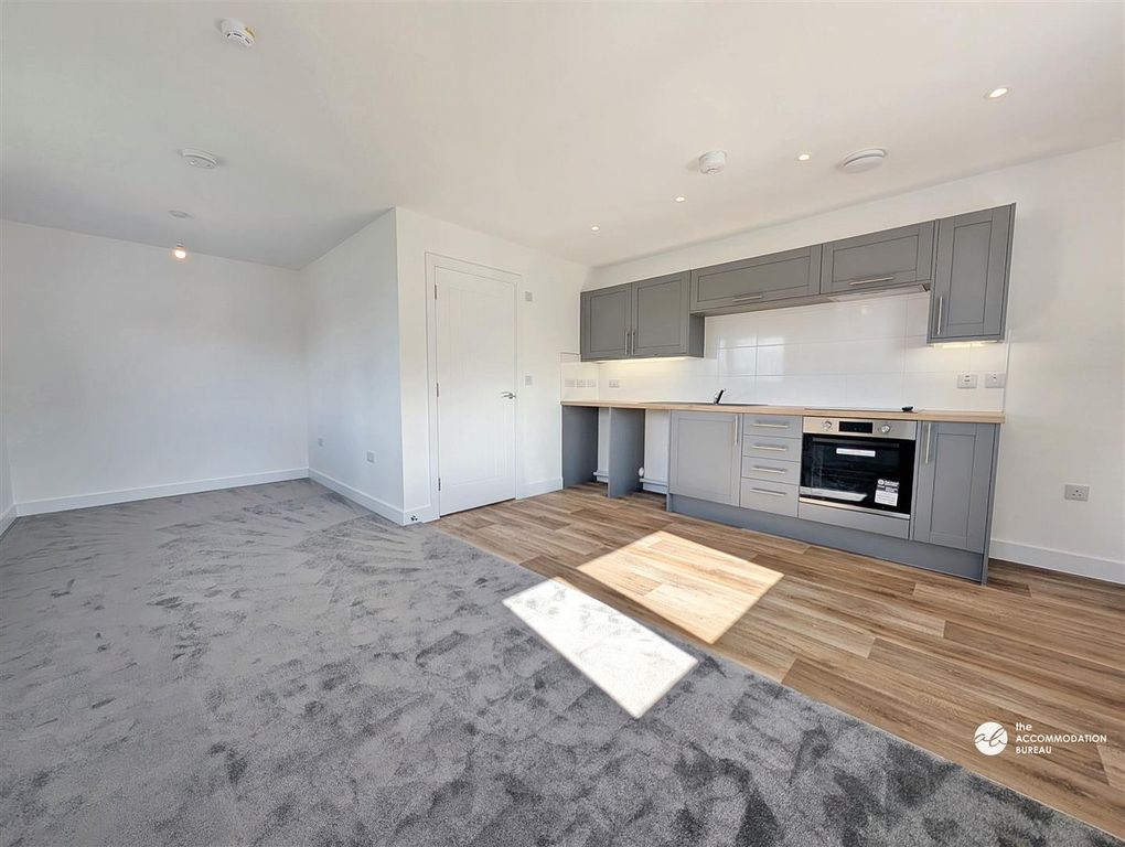 Property photo 2 of 14 Lounge/Kitchen