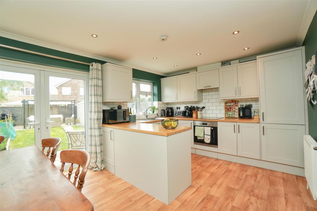 Property photo 1 of 17 Dining Kitchen