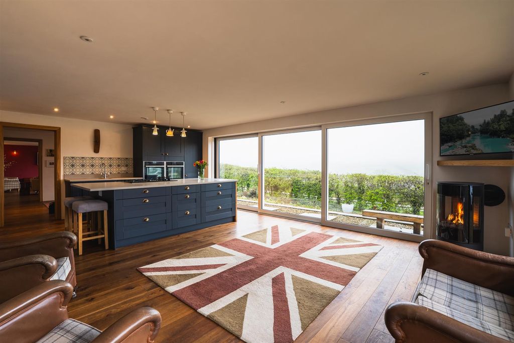 Property photo 3 of 47 Living Kitchen