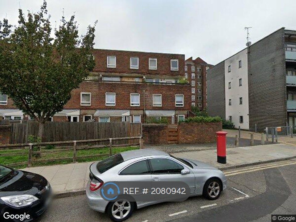 Property photo 3 of 15 Approach From Lansdowne Drive To Blackstone Estate