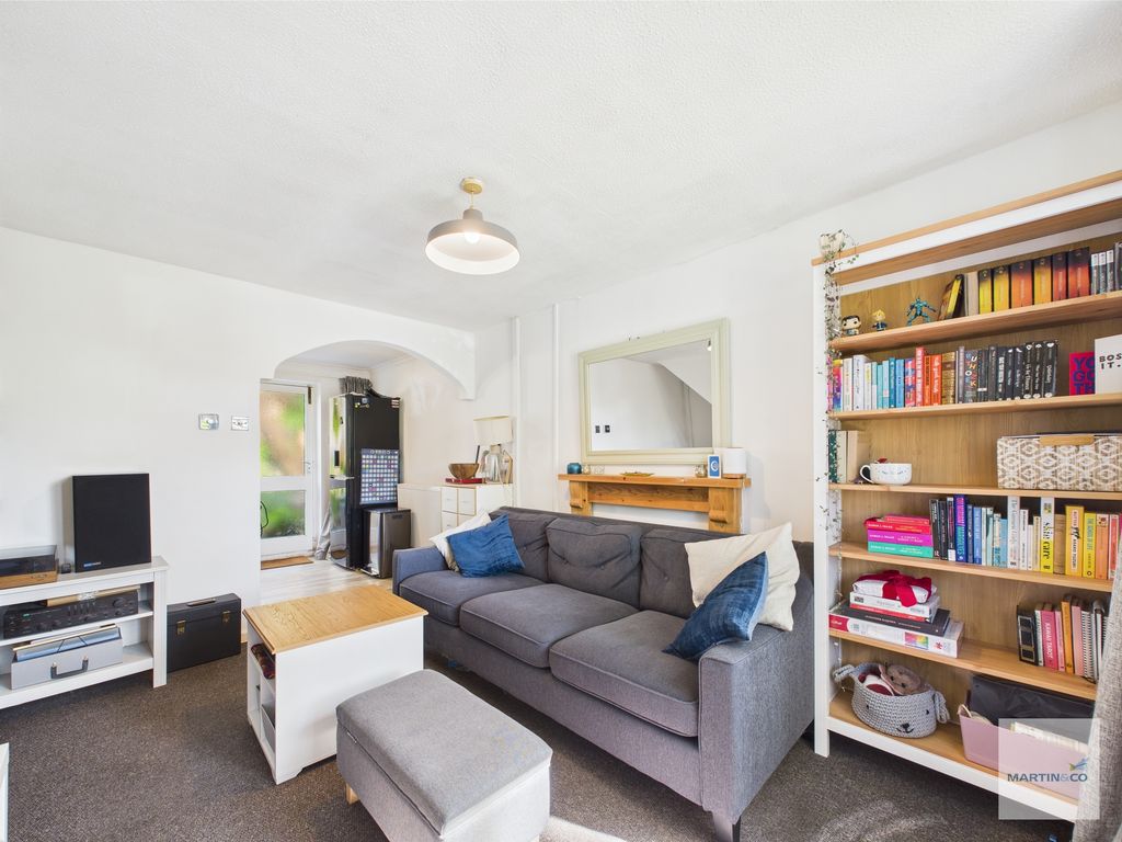 Property photo 3 of 12 Cam03394G0-Pr0287-Still001