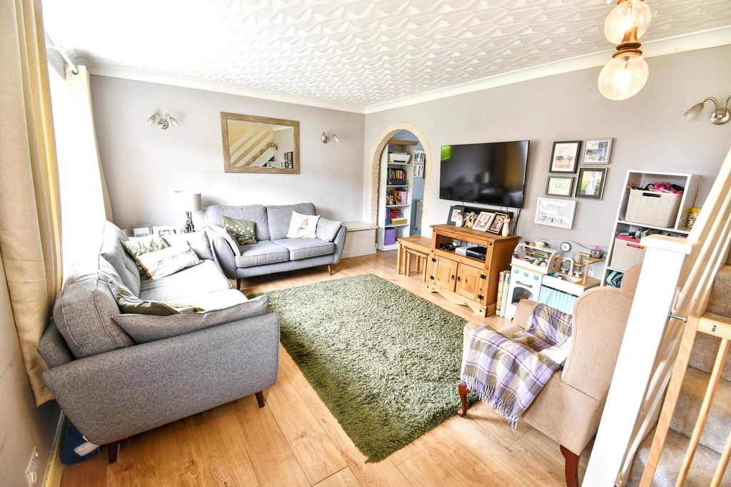 Property photo 2 of 20