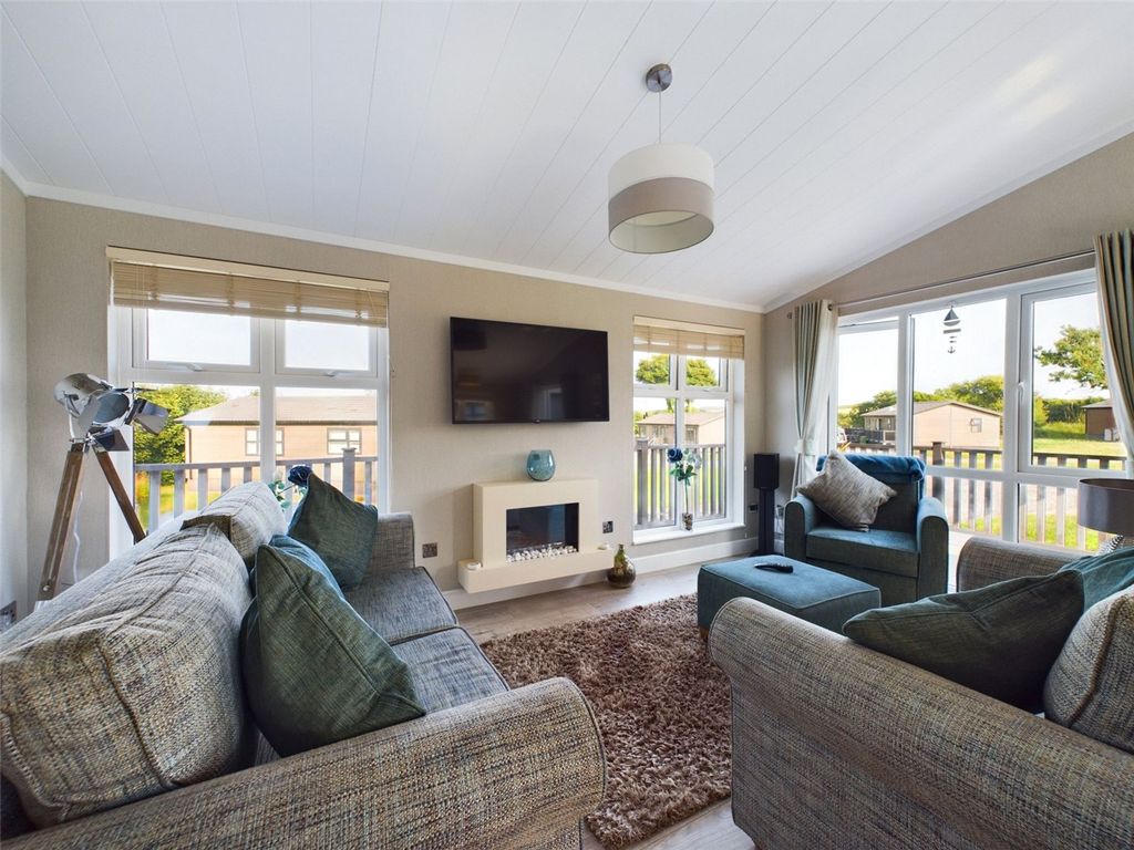 Property photo 3 of 17 Picture No. 06