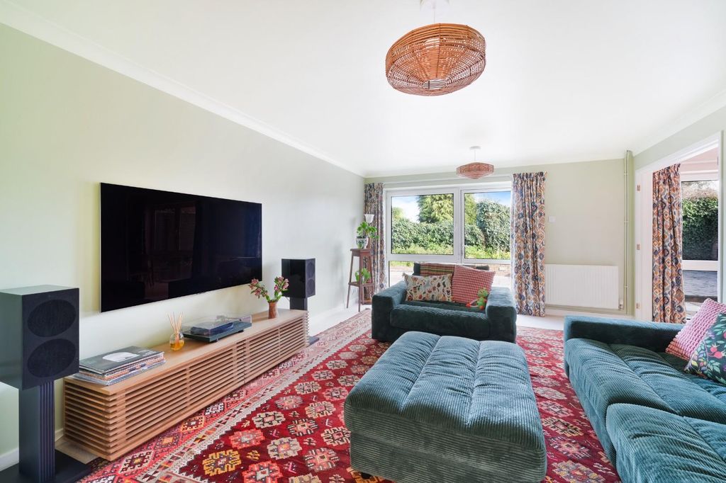 Property photo 2 of 19 Chartwell Place